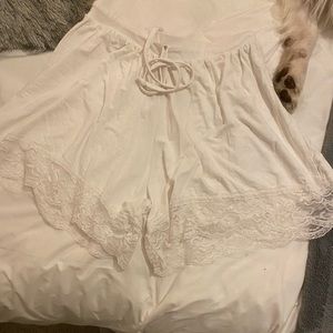 White shorts with lace details